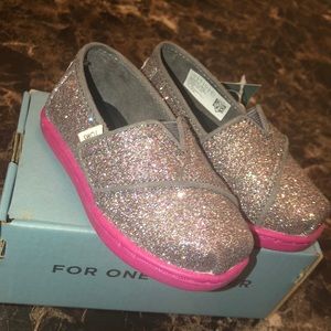 Grey Iridescent Glitter.